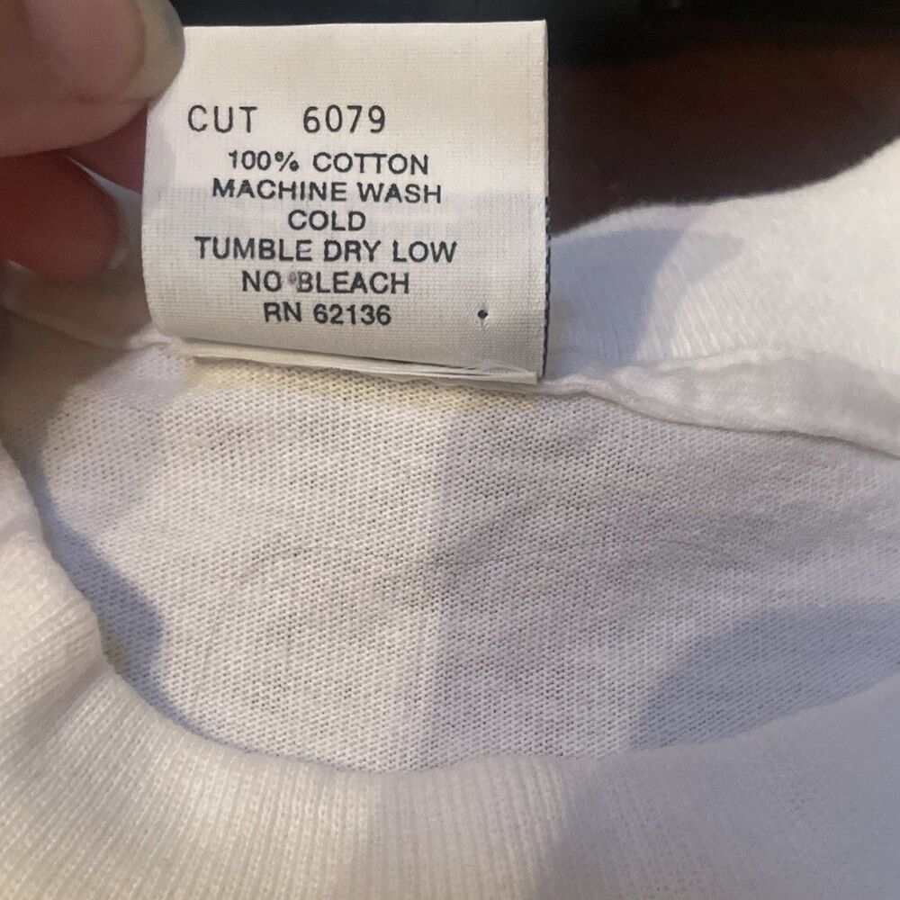 VTG 90s Guess Yacht Club Tee Single Stitch Old Money Waikiki Hawaii T-Shirt L - Picture 4 of 9